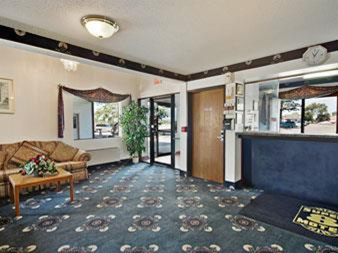 Becker Inn & Suites - photo 6