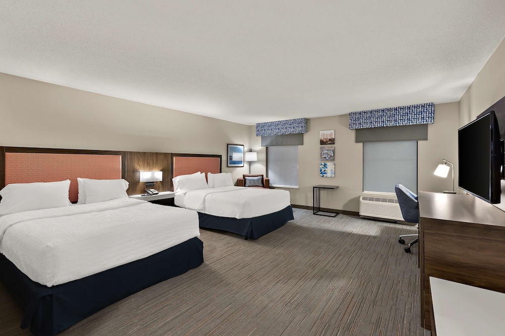Hampton Inn & Suites by Hilton Petoskey - photo 15
