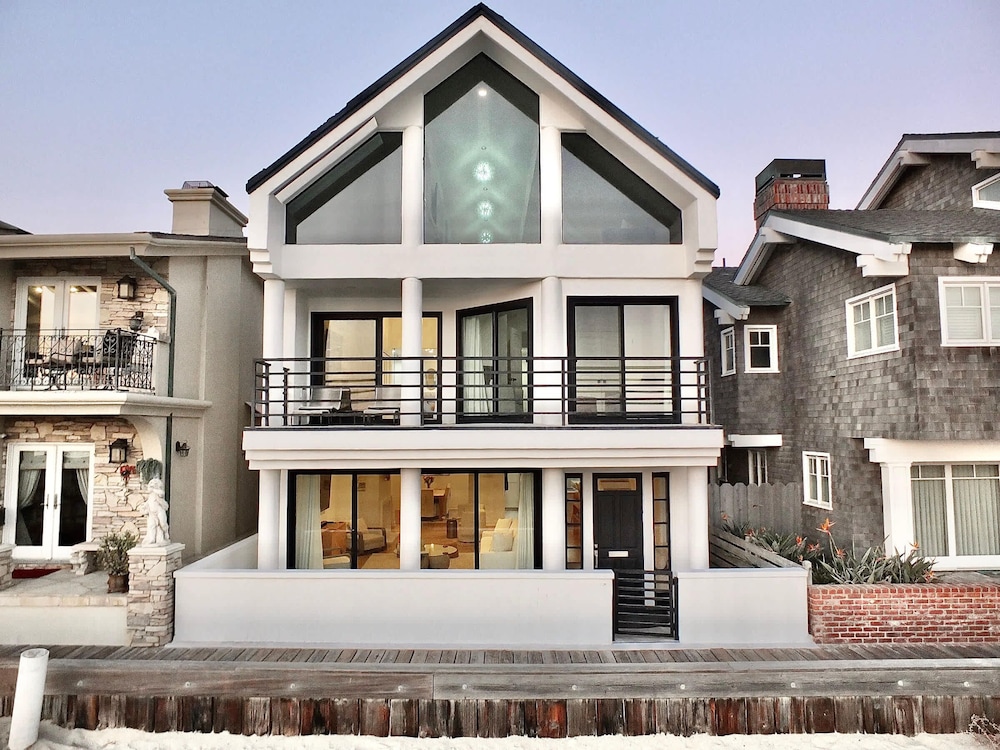 Beachfront Estate LB Peninsula in Long Beach, United States