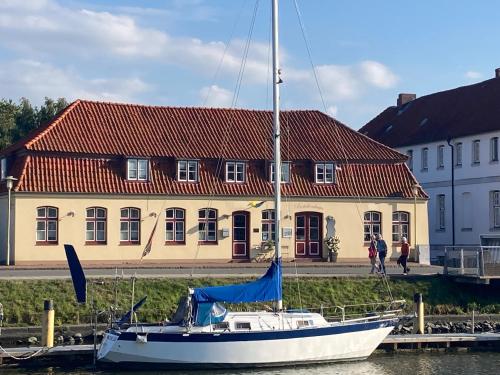 Hotel Das Brückenhaus — hotel in Glueckstadt