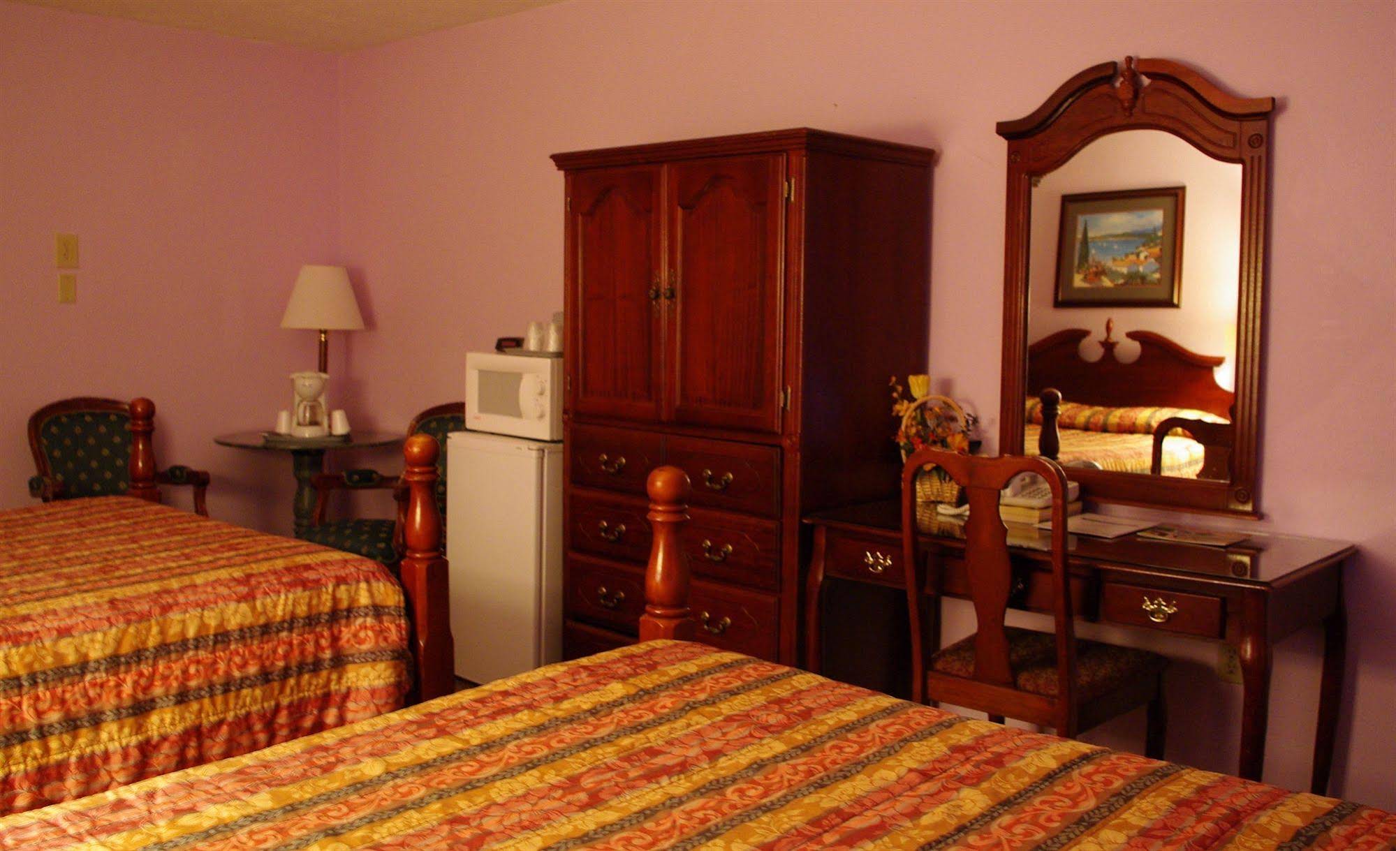 Blue Spruce Motel - photo 6