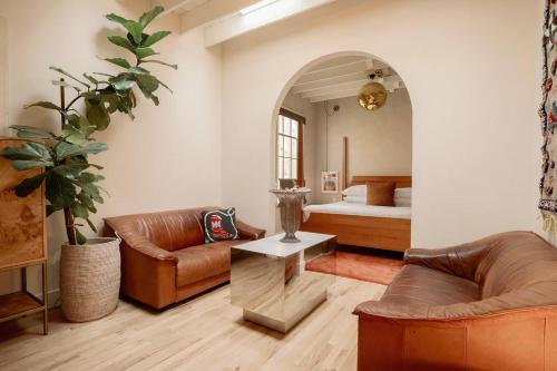 Hotel No Vacancy - photo 31