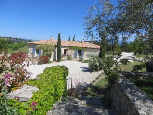 Cerise En Provence — Venasque