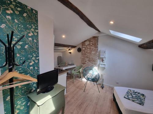 Le Studio du Docteur Privey Free & Secure Park Bike 3mn Autoroute in Tournus, France