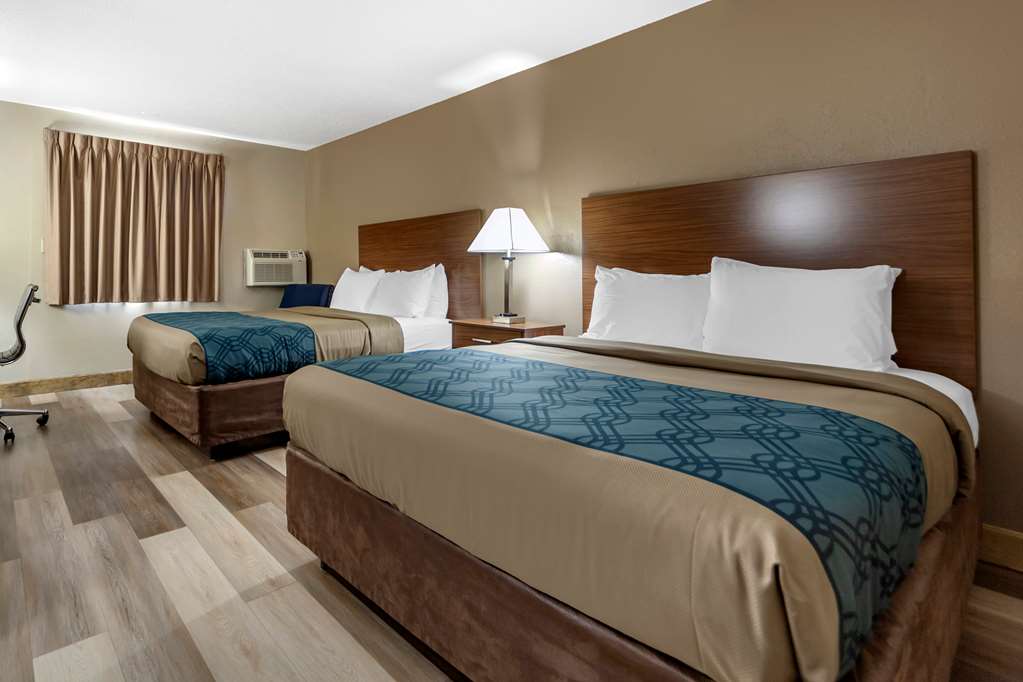 Econo Lodge Hays I 70 - photo 17