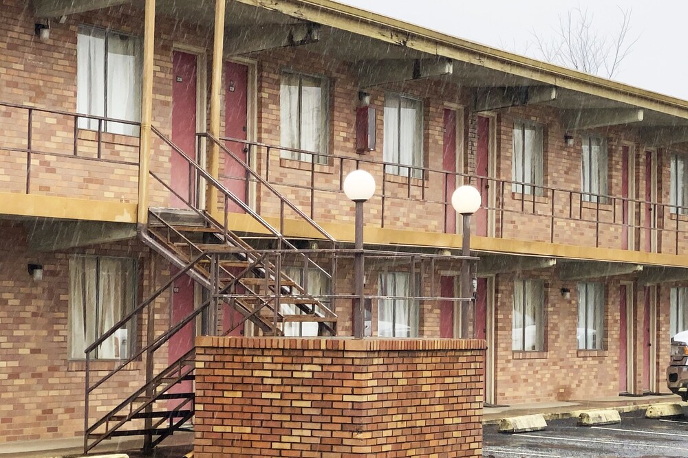 OYO Hotel Mauldin SC South Main Street - photo 28