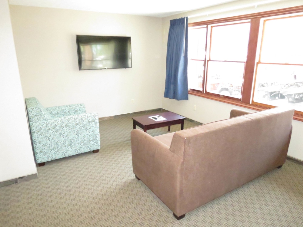 Edgewater Hotel - photo 13