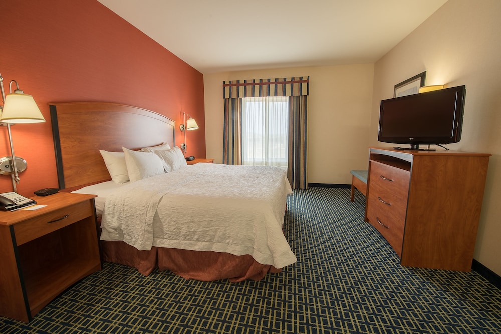Hampton Inn & Suites Ridgecrest - photo 10