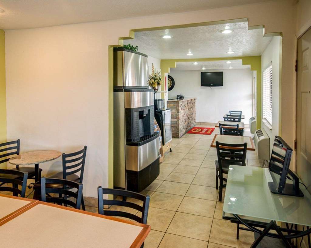 Econo Lodge Albuquerque East - photo 21