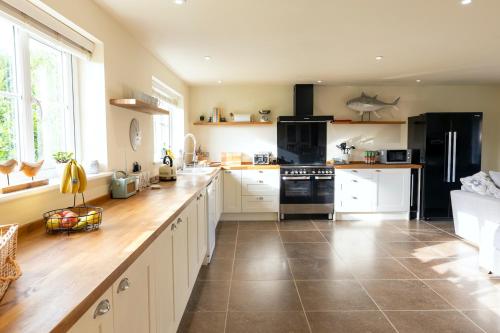Luxury 5 bedroom house sleeps 10 — 4-Star Luxury Hotel in Fakenham, United Kingdom