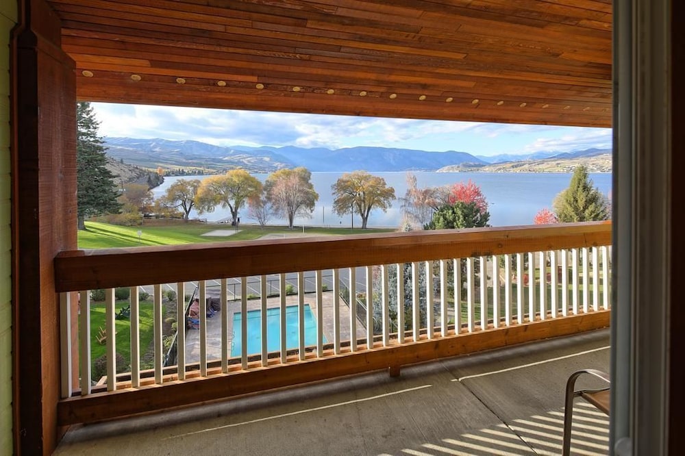 Lakeside Lodge And Suites - photo 11