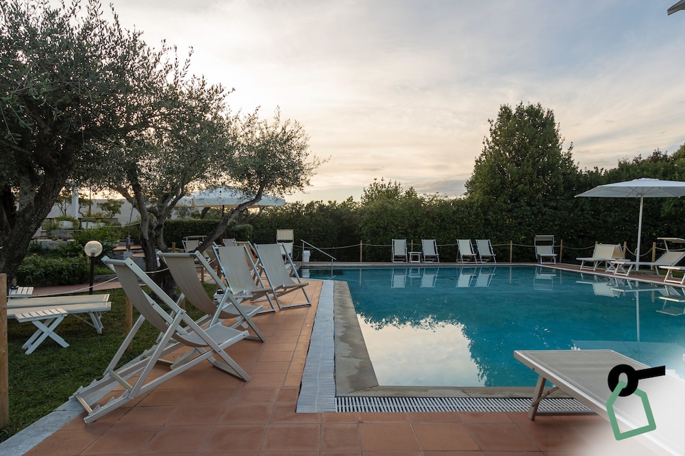 Hotiday Room Collection Sarzana — Ameglia