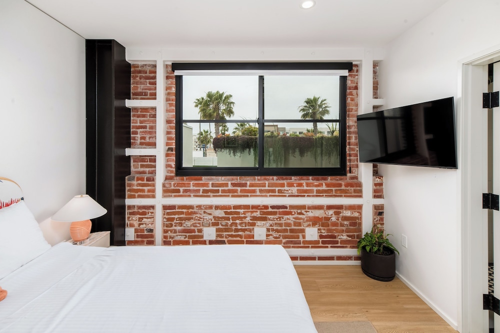 The Brick Hotel - photo 9