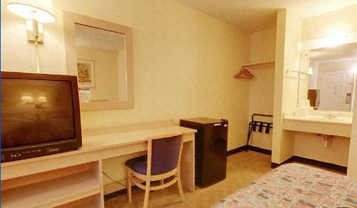 Carbondale Value Inn & Suites - photo 8