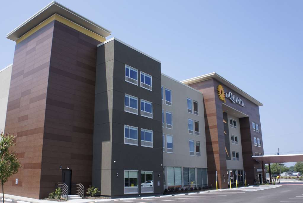 La Quinta Inn & Suites by Wyndham Manchester Arnold AFB - featured photo