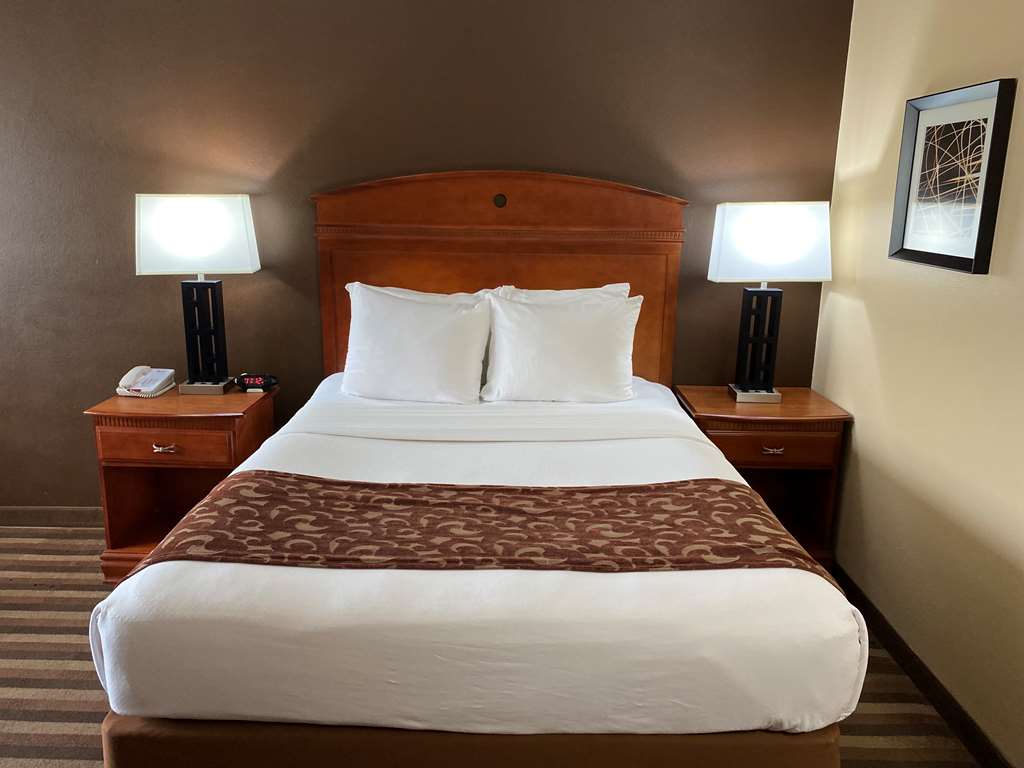 Best Western Manhattan Inn - photo 16