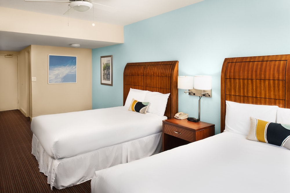 Sherry Frontenac Oceanfront Hotel - photo 8
