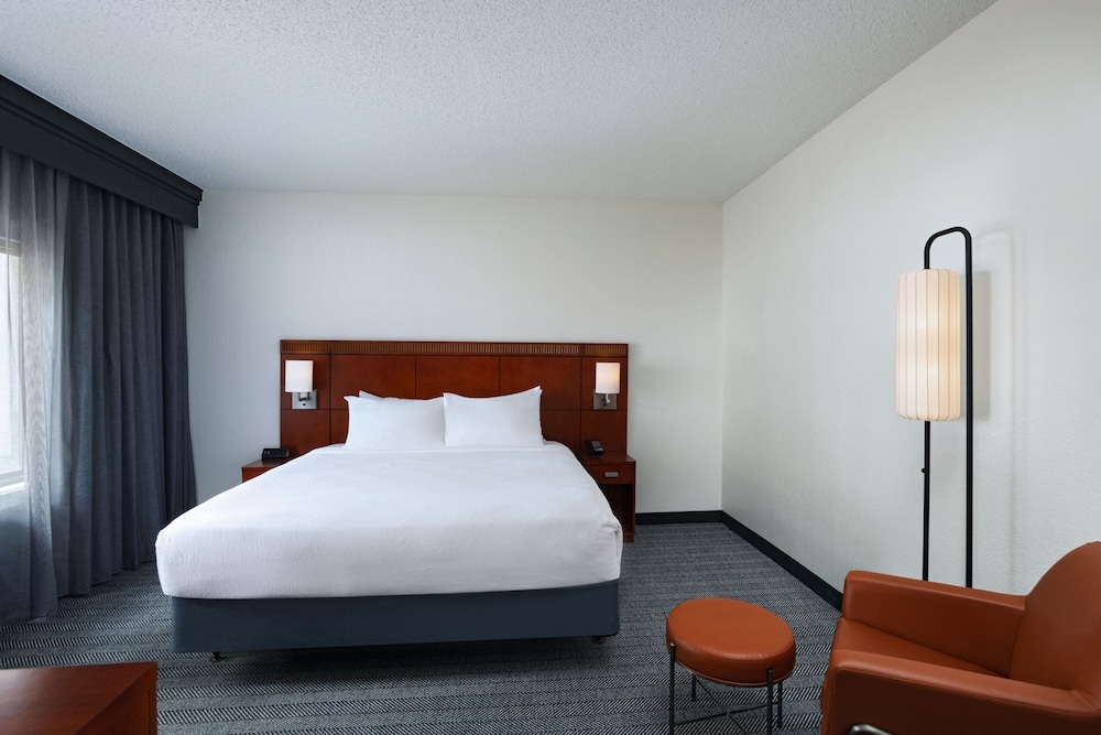 Courtyard by Marriott Dallas Richardson at Spring Valley - photo 7