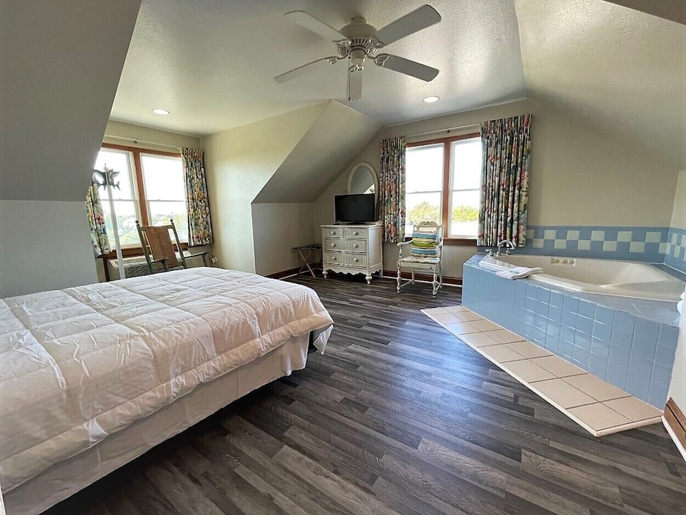Pony Island Inn - photo 27