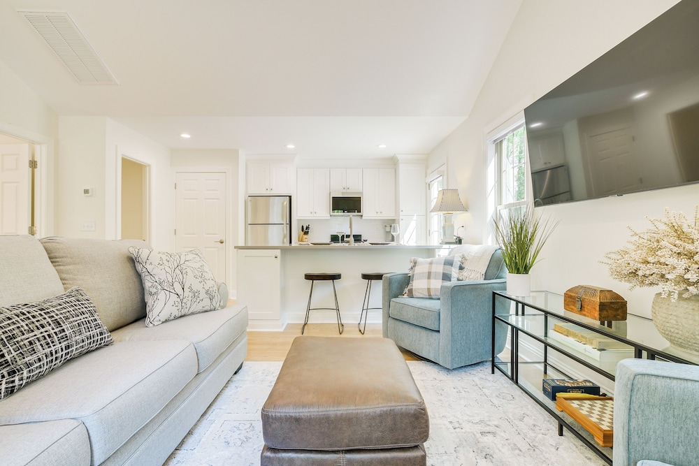Beautiful Raleigh Cottage Rental 5 Mi to Downtown — 4-Star Luxury Hotel in Raleigh, United States