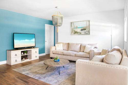 The Coastal Dream Only 3miles to the beach Fast WiFi Garage in Naples, United States