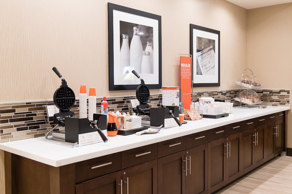 Hampton Inn & Suites Fayetteville - photo 50