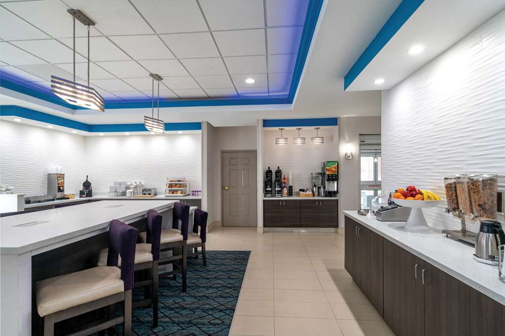 La Quinta Inn & Suites by Wyndham Latham Albany Airport - photo 31