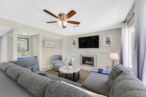 4BR Family Home Private Pool & BBQ Near Strip