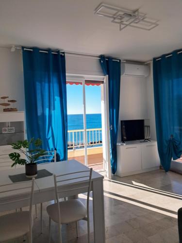 Casa Anna appartamento fronte mare Ventimiglia — 4-Star Luxury Hotel in Ventimiglia, Italy