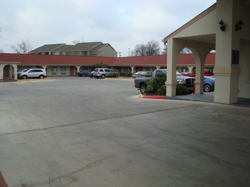 Winnquest Inn Near Ft. Sam Houston - photo 31