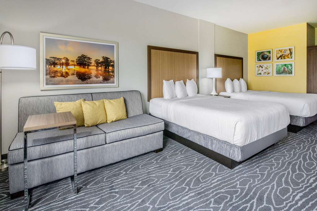 La Quinta Inn & Suites by Wyndham Valdosta - photo 49