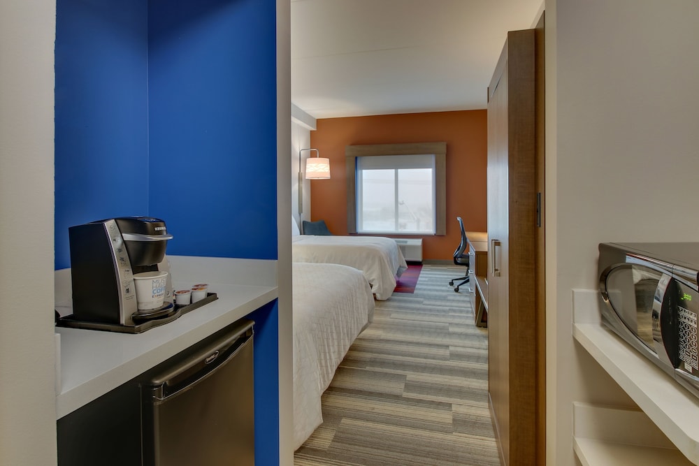 Holiday Inn Express & Suites Nashville Metrocenter Downtown by IHG - photo 13