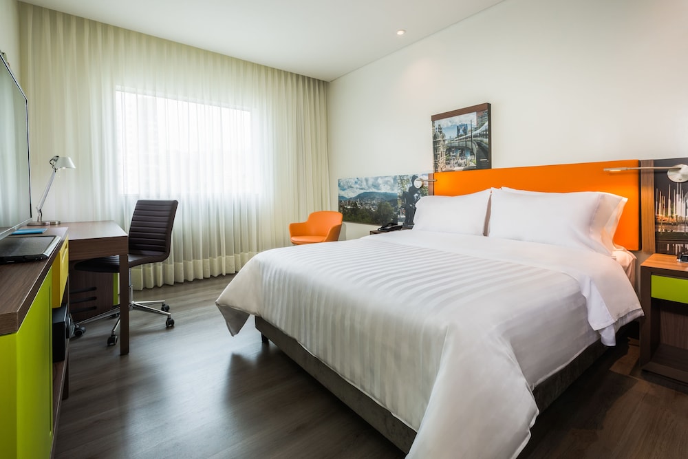 Hampton by Hilton Medellin — 4-Star Luxury Hotel in Medellin, Colombia