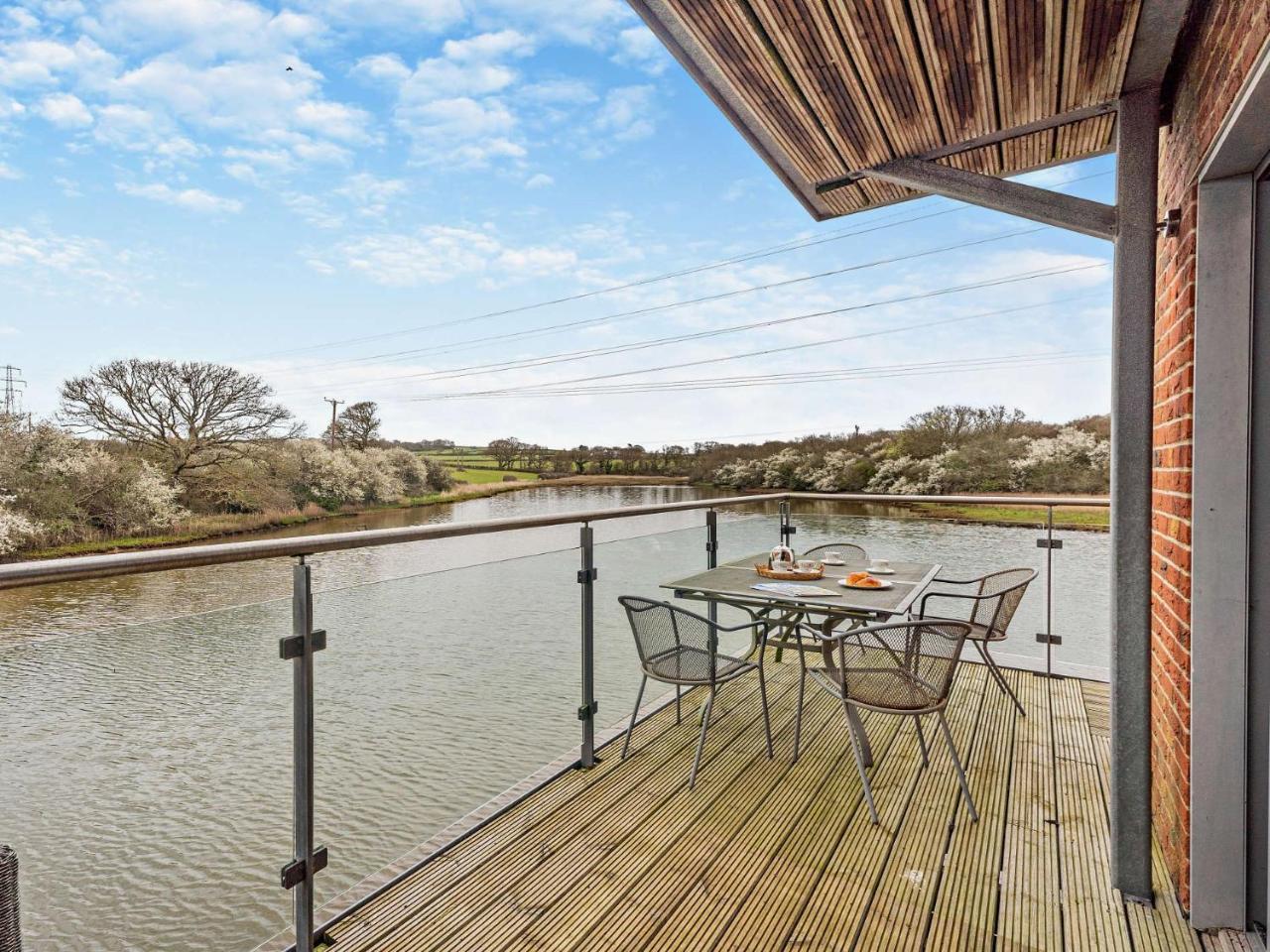 4 Bed in East Cowes 94556 in Newport, United Kingdom