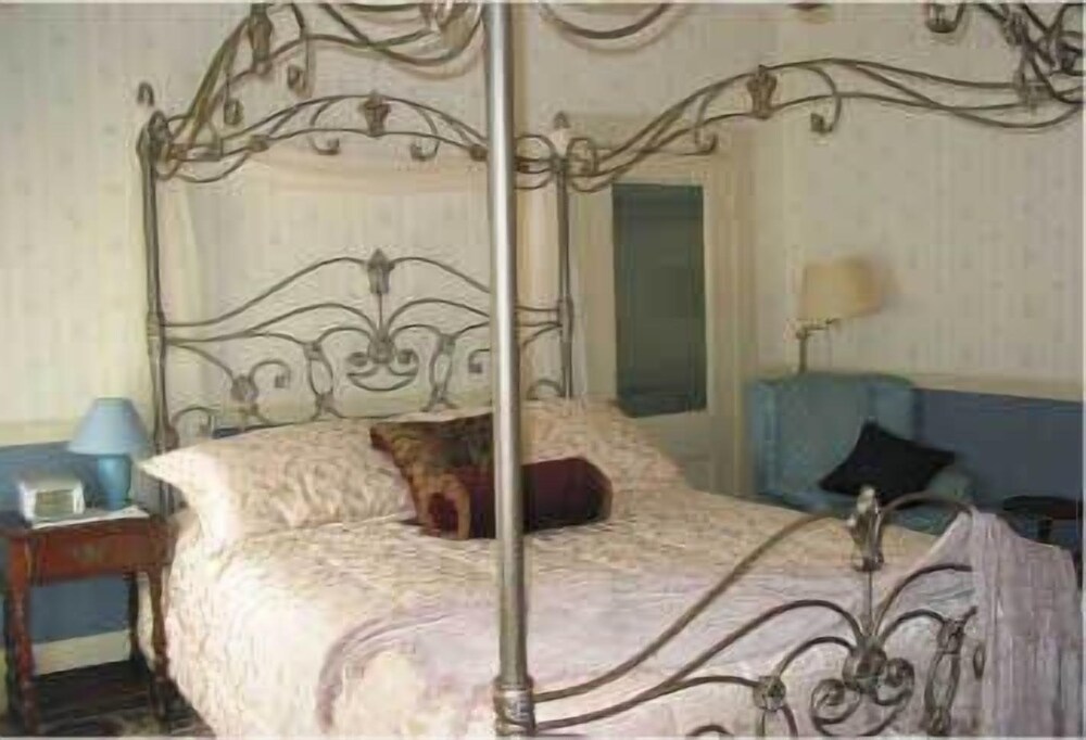 The Linden Tree Inn - photo 6