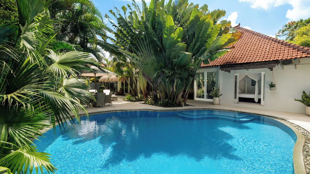 Villa Celeste by Villa Finder — 4-Star Luxury Hotel in Seminyak, Indonesia