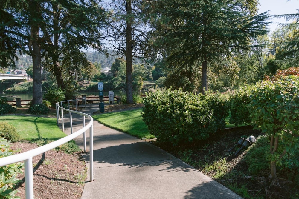 Riverfront Inn Roseburg - photo 52