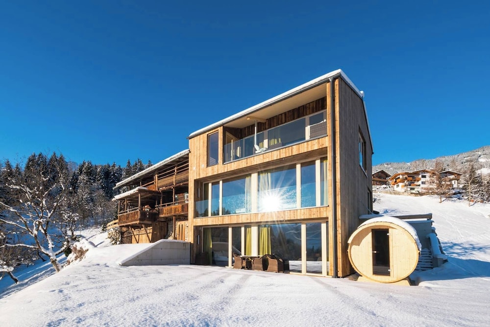 Das Wiesegg — 4-Star Luxury Hotel in Fuegenberg, Austria