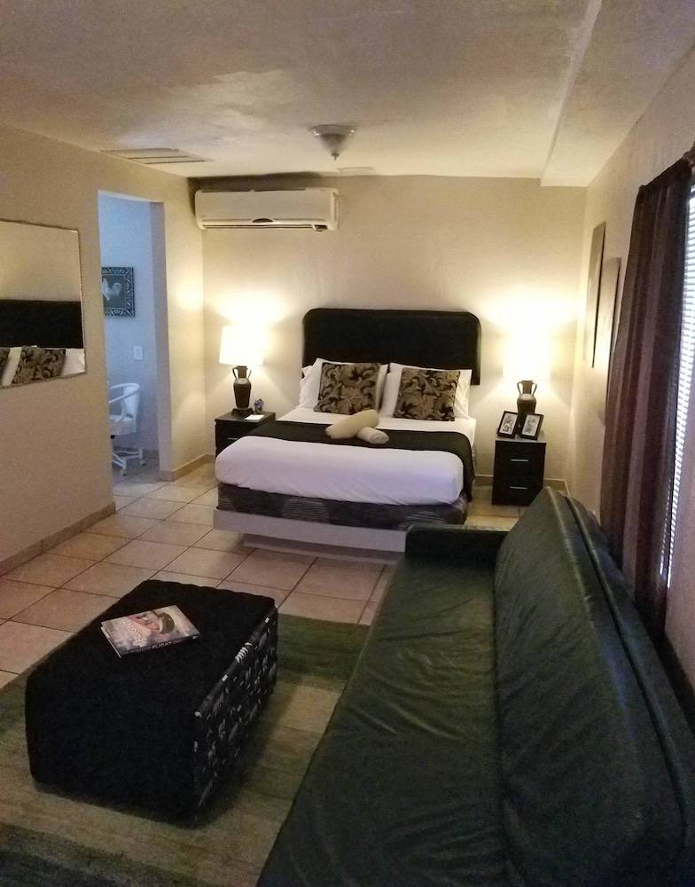 Inn Leather Guest House Male Only LGBT - photo 2
