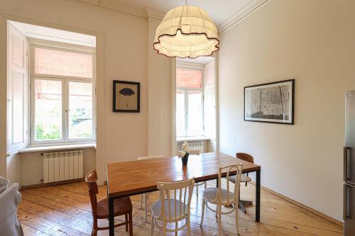 Bright 3BR Apartment in Old Tbilisi by Wehost