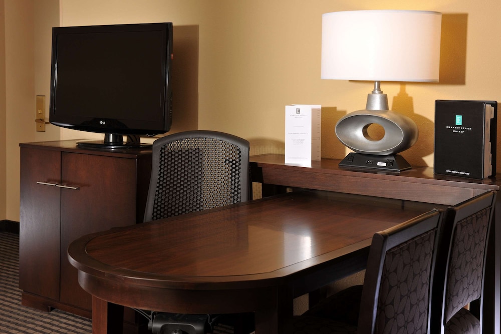 Embassy Suites Hotel Des Moines Downtown - photo 23