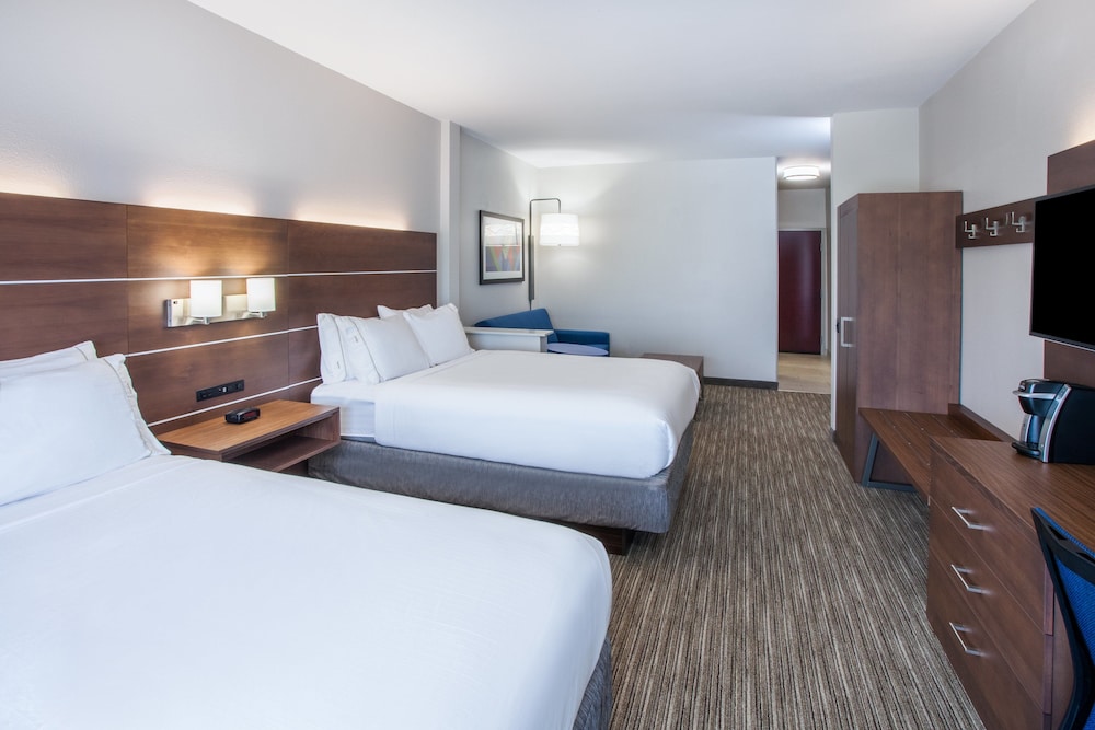 Holiday Inn Express & Suites Texarkana by IHG - photo 15