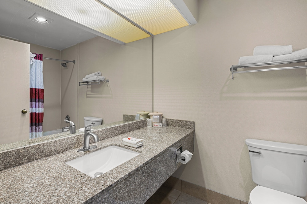 Red Roof Inn & Suites Albany GA - photo 22