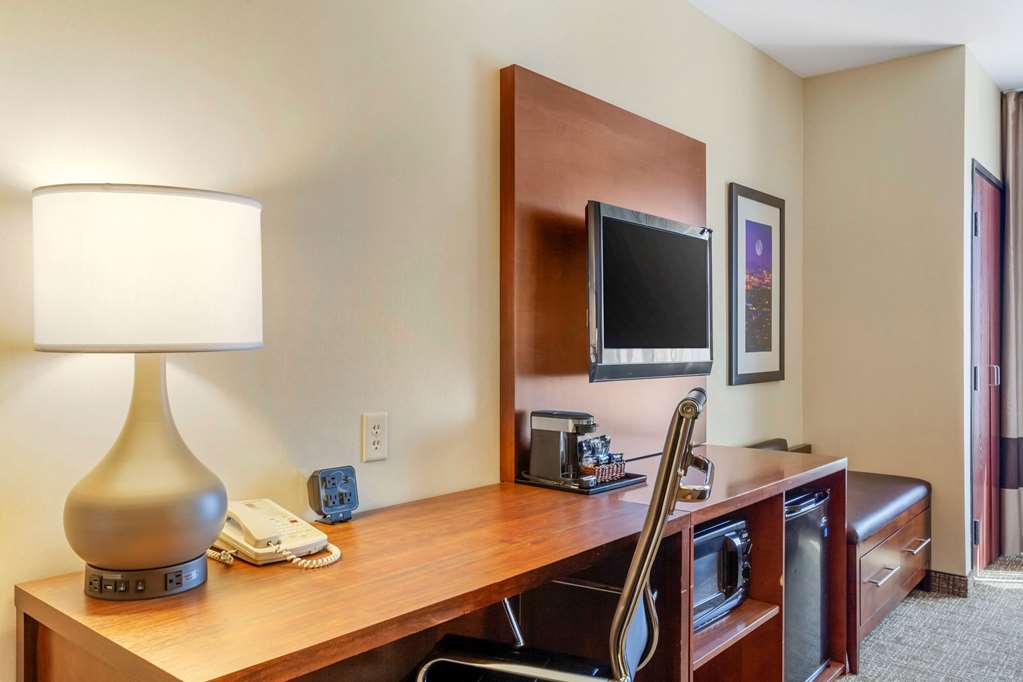 Comfort Suites Glendale State Farm Stadium Area - photo 9