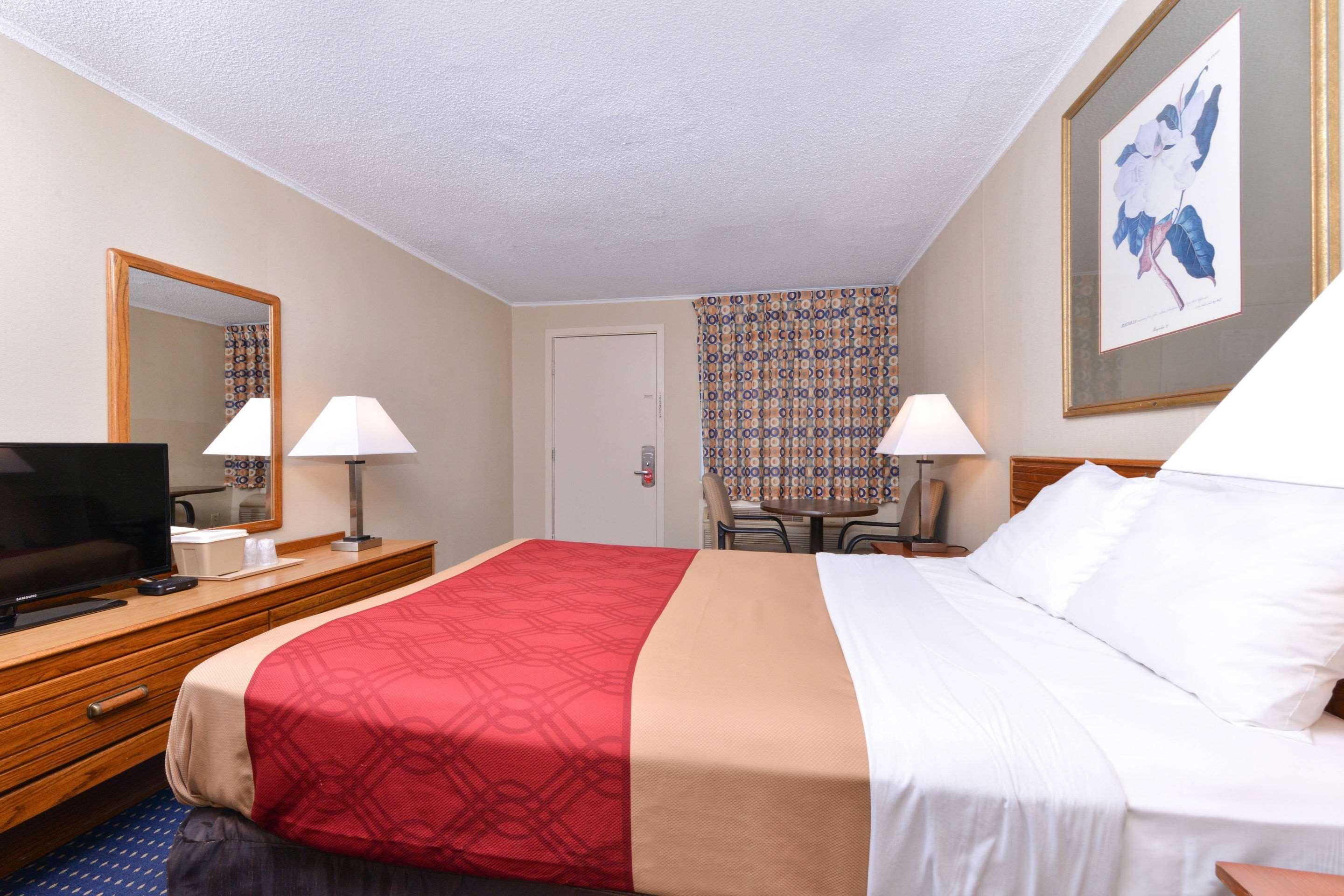Economy Inn East Hartford CT - photo 17