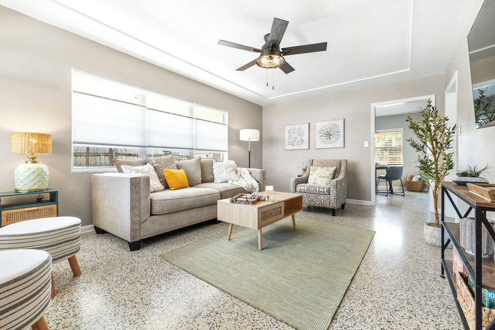 Sunny Side Up A Charming Retreat in Tampa, United States