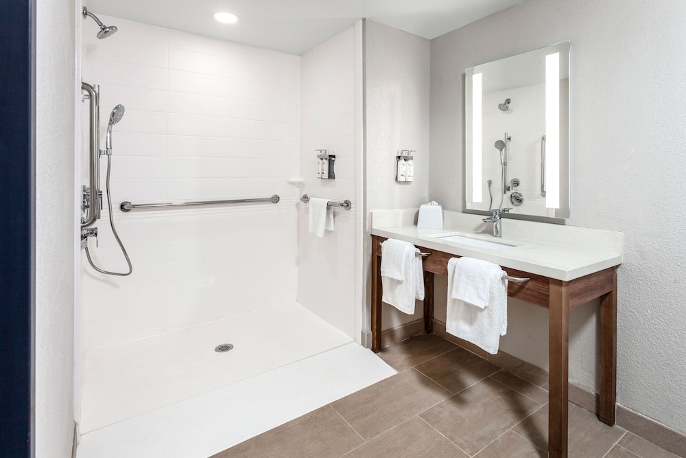Candlewood Suites Columbus North - photo 30