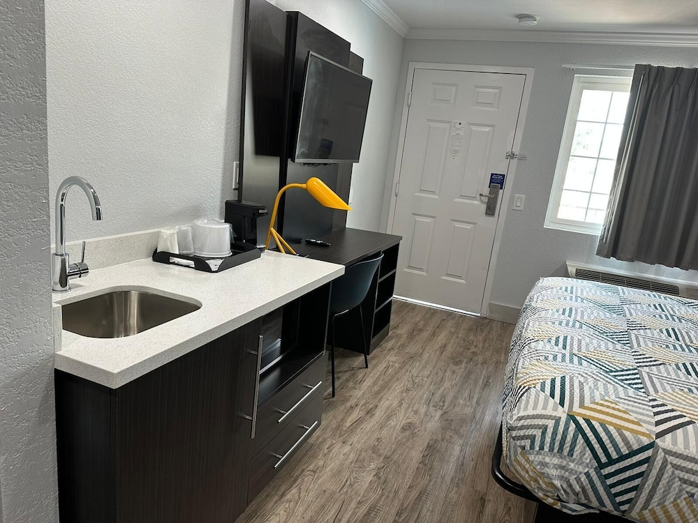 Studio 6 Suites San Ysidro CA San Diego South Bay - photo 11