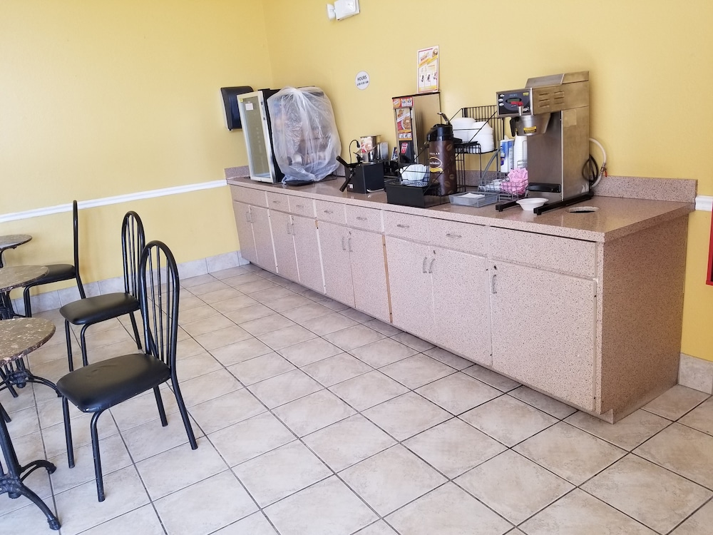 Americas Stay Inn - photo 27