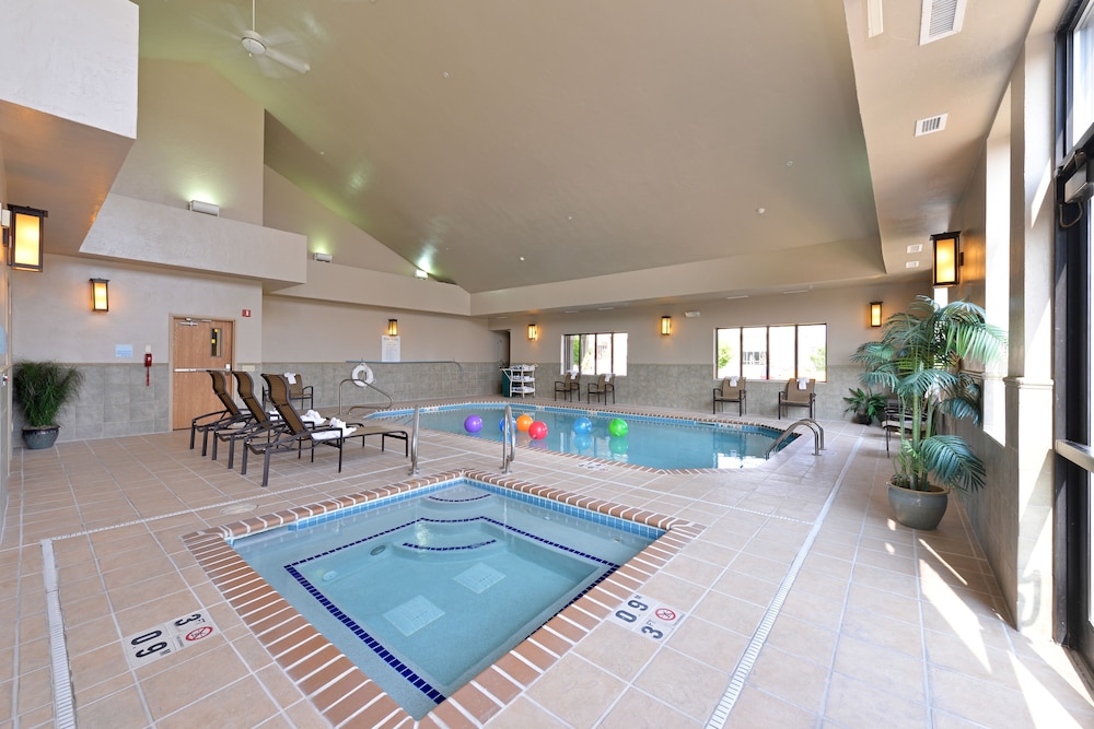 Holiday Inn Express & Suites Gillette by IHG - photo 16
